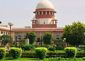 ছুটীৰ বাবে দৰ্খাস্ত লিখিব নাজানে, চাকৰি কেনেকৈ পালে?