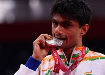 বিশ্ব ৰেংকিঙৰ শীৰ্ষত এইগৰাকী IAS বিষয়া; জীৱন সংগ্ৰামে কৰিব অনুপ্ৰাণিত