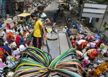 দিল্লীত পানীৰ নামত মাফিয়াৰাজ! বিষয় পালেগৈ উচ্চতম ন্যায়ালয়…