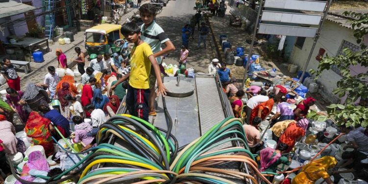 দিল্লীত পানীৰ নামত মাফিয়াৰাজ! বিষয় পালেগৈ উচ্চতম ন্যায়ালয়…
