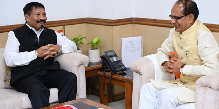 কেন্দ্ৰীয় কৃষি মন্ত্ৰী শিৱৰাজ সিং চৌহানৰ সৈতে বৈঠকত মিলিত হ’ল ৰাজ্যৰ কৃষি মন্ত্ৰী অতুল বৰা