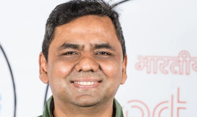 খেল খেলি থকা অৱস্থাতেই পুত্ৰৰ সন্মুখত মৃত্যু পিতৃৰ