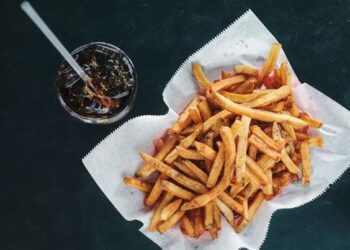 অতিৰিক্ত চৰ্বিয়ে জুৰুলা কৰিছে নেকি আপোনাক? এৰিব লাগিব এইকেইবিধ খাদ্য