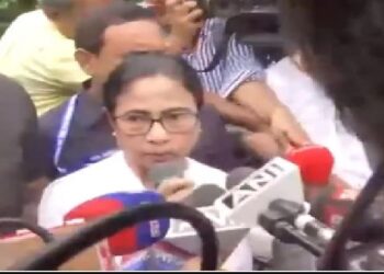 নীতি আয়োগৰ বৈঠকত বংগৰ মুখ্যমন্ত্ৰীৰ মাইক্ৰ’ফোন কৰ্তন; বৈঠক বৰ্জন বংগকন্যাৰ