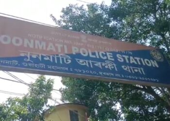 মহানগৰীত শিহৰণকাৰী ডকাইতিকাণ্ড; মাতৃ-পুত্ৰক চোকা অস্ত্ৰ দেখুৱাই লুটিলে নগদ ধন, সোণৰ আ-অলংকাৰ