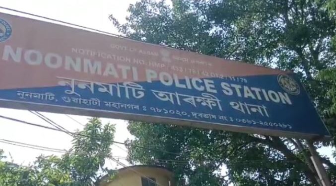মহানগৰীত শিহৰণকাৰী ডকাইতিকাণ্ড; মাতৃ-পুত্ৰক চোকা অস্ত্ৰ দেখুৱাই লুটিলে নগদ ধন, সোণৰ আ-অলংকাৰ