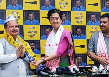হিমন্ত বিশ্ব শৰ্মাৰ বিৰুদ্ধে নিৰ্বাচন খেলা ৰমেন বৰঠাকুৰে যোগদান কৰিলে AAPত