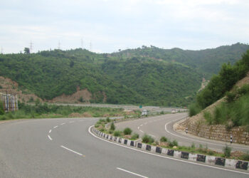 দ’ খাৱৈত বাগৰিল যাত্ৰীবাহী বাহন; ৫টি শিশুসহ ৮জন লোকৰ মৃত্যু