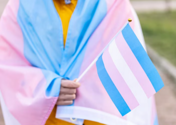 বিকিনি পিন্ধা ফটো ছ’চিয়েল মিডিয়াত আপলোড তৃতীয় লিংগৰ শিক্ষাৰ্থীৰ; বিদ্যালয়ৰ পৰা বহিষ্কাৰ