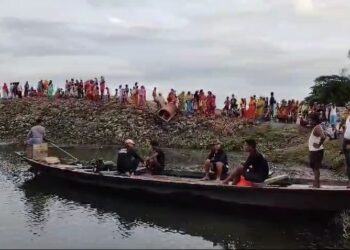 টুলুঙা নাওৰে যাত্ৰা কৰিছিল পিতা-পুত্ৰই; নাও ডুবি সন্ধানহীন পুত্ৰ