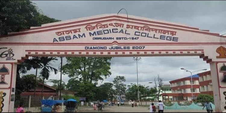 হাস্পতালৰ চৌহদত ঘূৰি ফুৰা মানসিক বিকাৰগ্ৰস্ত যুৱতীৰ সৈতে অপকৰ্ম কৰ্মচাৰীৰ; গ্ৰেপ্তাৰ কৰ্মচাৰী