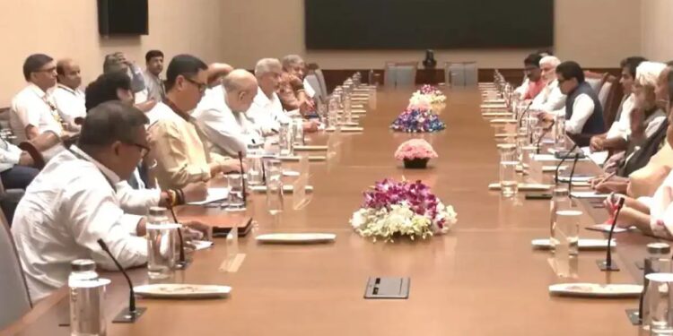 বাংলাদেশৰ পৰিস্থিতি সন্দৰ্ভত দিল্লীত সৰ্বদলীয় বৈঠক সম্পন্ন