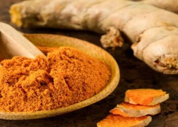 হালধি স্বাস্থ্যৰ পক্ষে কিমান উপকাৰী? জানক হালধিৰ গুণাগুণৰ বিষয়ে