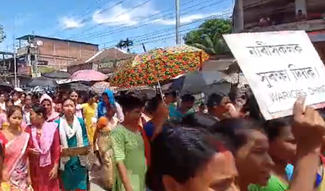 ধিং কাণ্ডক লৈ উত্তাল সমগ্ৰ ৰাজ্য; দোষীক কঠোৰ শাস্তিৰ দাবীত ৰাজপথত হাজাৰ-হাজাৰ লোক
