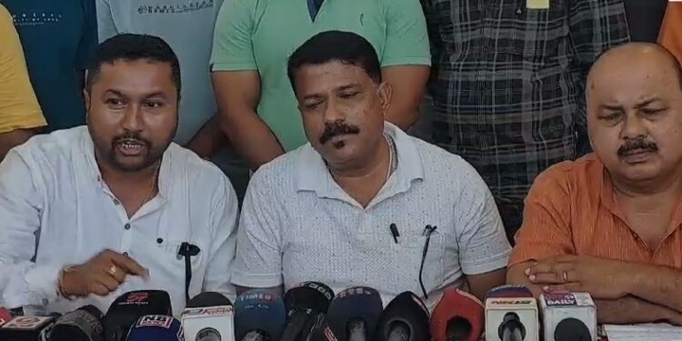 বিজেপি এৰাৰ পিছতেই অশোক শৰ্মাৰ বিৰুদ্ধে বিস্ফোৰক অভিযোগ নলবাৰী জিলা নেতৃত্বৰ