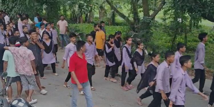 নলবাৰীত ভয়ংকৰ পথ দুৰ্ঘটনা; ডাম্পাৰৰ খুন্দাত প্ৰাণ হেৰুৱালে এগৰাকী ছাত্ৰীয়ে