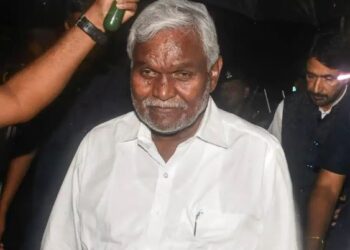 ঝাৰখণ্ডৰ প্ৰাক্তন মুখ্যমন্ত্ৰী চম্পাই চোৰেনৰ এচকোৰ্ট বাহনক অচিনাকী ট্ৰাকৰ খুন্দা; এজনৰ মৃত্যু