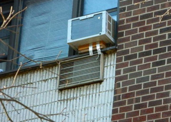 AC মূৰত পৰি দিল্লীত ছাত্ৰৰ কৰুণ পৰিণতি