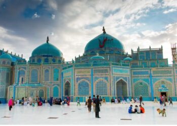 আচৰিত কাণ্ড; দাড়ি নথকাৰ বাবে চাকৰি গ’ল ২৮০ গৰাকীৰ