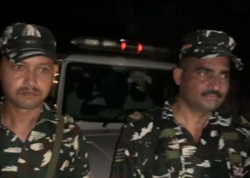 হেলমেট নিপিন্ধাৰ বাবে শিশুক প্ৰহাৰ চিআৰপিএফ জোৱানৰ; উত্তপ্ত পৰিস্থিতি