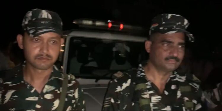 হেলমেট নিপিন্ধাৰ বাবে শিশুক প্ৰহাৰ চিআৰপিএফ জোৱানৰ; উত্তপ্ত পৰিস্থিতি