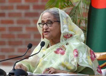 শ্বেখ হাছিনাৰ পদত্যাগৰ পাছত কি হ’ব বাংলাদেশৰ? কোনে ল’ব শাসনৰ বাঘজৰী?