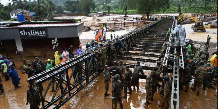 কেৰালাত প্ৰকৃতিৰ বিধ্বংসী ৰূপ! বৰ্তমানেও আৱদ্ধ শ শ লোক
