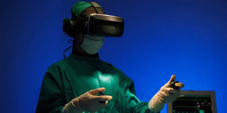 কি কৰিব নোৱাৰে বিজ্ঞানে; কেইবা কিলোমিটাৰ দূৰৰ পৰাই দিল্লীত কৰ্কট ৰোগৰ অস্ত্ৰোপচাৰ সম্পন্ন