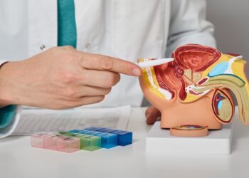 ৫০ বছৰ পিছত পুৰুষে একেবাৰে বাদ দিব লাগিব এইসমূহ অভ্যাস; অন্যথা বিপদ অনিবাৰ্য !