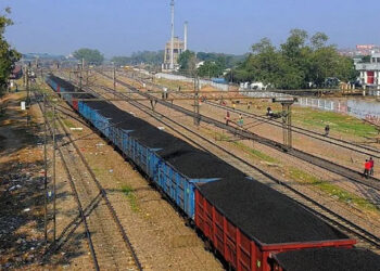 ভাৰতত আছে ৬ টা ইঞ্জিন চালিত  ২৯৫ টা ডবাৰ  এখন সৰ্ববৃহৎ ৰেল