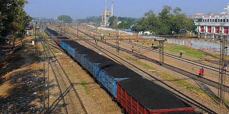 ভাৰতত আছে ৬ টা ইঞ্জিন চালিত ২৯৫ টা ডবাৰ এখন সৰ্ববৃহৎ ৰেল