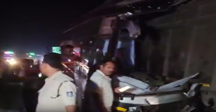 পথৰ কাষত ৰখাই থোৱা ডাম্পাৰত প্ৰচণ্ড খুন্দা বাছৰ; ৯ জনৰ মৃত্যু, ২১ গৰাকী আহত