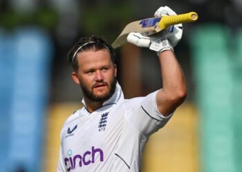 টেষ্ট ক্ৰিকেটত বেন ডাকেটৰ ধুমুহা; নিমিষতে ভাঙিলে খোৱাজা আৰু ক্ৰ’লিৰ অভিলেখ