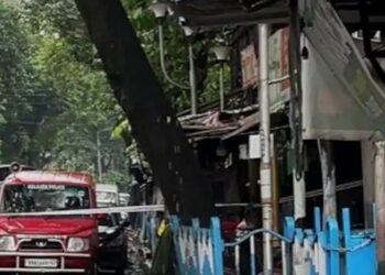 প্ৰচণ্ড বিস্ফোৰণত কঁপি উঠিল কলিকতা; ঘটনাস্থলীত উপস্থিত বম স্কোৱাড