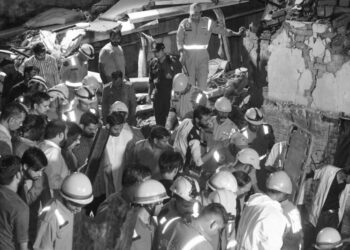 ধাৰাসাৰ বৰষুণ ফলত খহি পৰিল তিনি মহলীয়া অট্টালিকা; এটা পৰিয়ালৰ ৯ জনৰ মৃত্যু