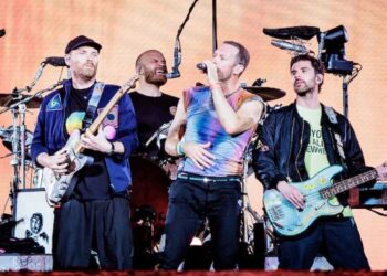 ৯ বছৰৰ পিছত ভাৰতত কোল্ডপ্লে! টিকট বিচাৰি হাহাকাৰ হাজাৰ হাজাৰ দৰ্শকৰ