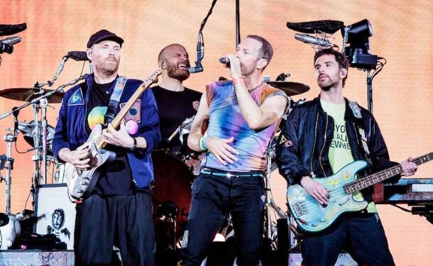 ৯ বছৰৰ পিছত ভাৰতত কোল্ডপ্লে! টিকট বিচাৰি হাহাকাৰ হাজাৰ হাজাৰ দৰ্শকৰ