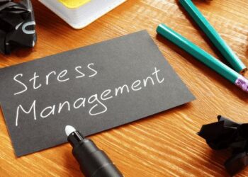 মানসিক চাপৰ পৰা আঁতৰি থাকিবলৈ কাম আৰু ব্যক্তিগত জীৱনৰ মাজত ৰক্ষা কৰক ভাৰসাম্যতা