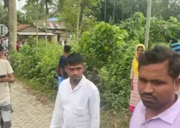 ধিঙত ভয়ংকৰ দুৰ্ঘটনা; বাইক-টাটা মোবাইলৰ মাজৰ সংঘৰ্ষত এজন লোক নিহত, এজনৰ অৱস্থা সংকটজনক