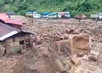 ভয়ংকৰ ভূমিস্খলনত খহি গ’ল ২৯ নং ৰাষ্ট্ৰীয় ঘাইপথ; মৃত্যু ৬ জন লোকৰ