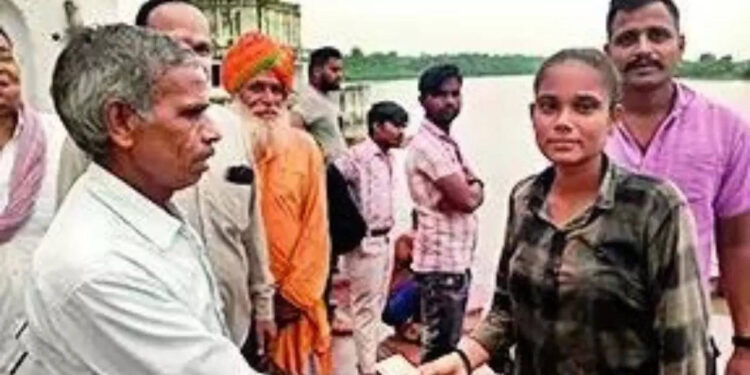দশম শ্ৰেণীৰ ছাত্ৰী মোহিনী গোস্বামীৰ বাবে প্ৰাণ ৰক্ষা পৰিল চাৰিজন যুৱকৰ
