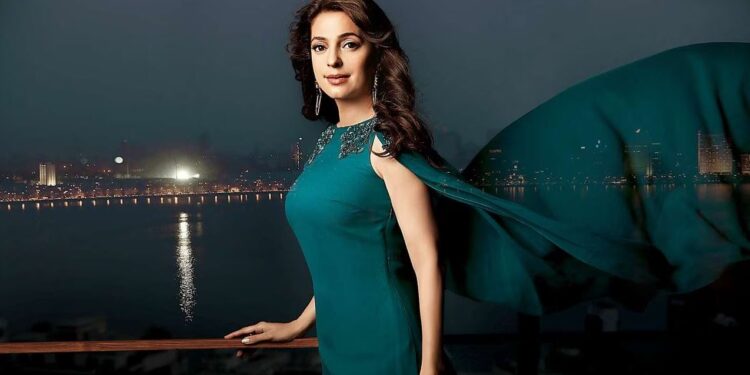 ধনী ব্যক্তিৰ তালিকাত জুহি চাওলা; এটা দশক ধৰি হিট ছবি নিদিয়া জুহি চাওলাই কেনেকৈ গঢ়িলে বিশাল সম্পত্তি