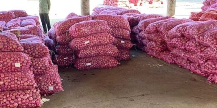 এতিয়া আৰু চিন্তা নাই; ৩৫ টকাত লাভ কৰিব ১ কিলোগ্ৰাম পিয়াজ