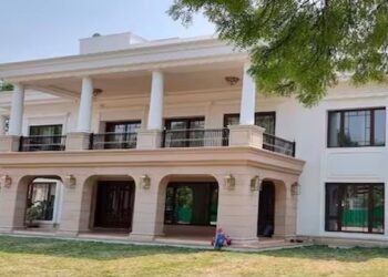 দিল্লীৰ মুখ্যমন্ত্ৰীৰ বাসগৃহ ছীল; বিজেপিক সমালোচনা চৰকাৰৰ