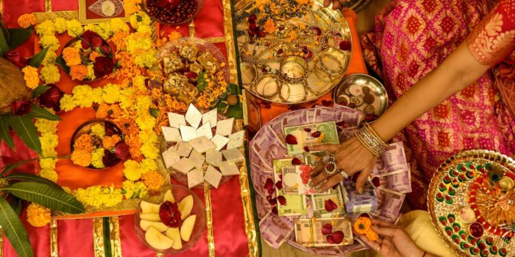 ধনতেৰাচ উপলক্ষে ক’ত পোৱা যাব সস্তীয়া সোণ? মাত্ৰ ১০০১ টকাতেই লাভ কিনক বিশুদ্ধ সোণ