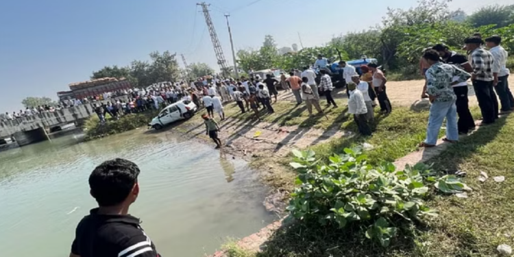 বিজয়া দশমীৰ দিনাই ভয়ংকৰ পথ দুৰ্ঘটনা; এটা পৰিয়ালৰে ৮ জন লোকৰ মৃত্যু