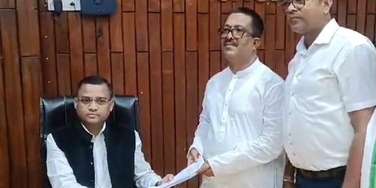 টোপ গিলিলে বিজেপিৰ! অৱশেষত মনোনয়ন প্ৰত্যাহাৰৰ সিদ্ধান্ত অমিয় কান্তি দাসৰ