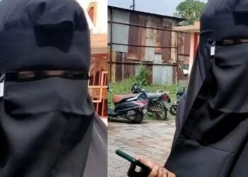 বোৰ্খা পিন্ধি ৰাস্তাত এজন যুৱক, স্থানীয় ৰাইজে লপা-থপা দি গোটালে আৰক্ষীক