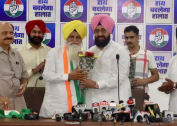 AAP-ত মোক্ষম আঘাত! নিৰ্বাচনৰ পূৰ্বে এগৰাকী প্ৰাৰ্থীয়ে যোগ দিলে কংগ্ৰেছত