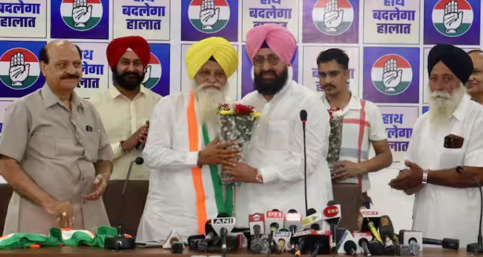 AAP-ত মোক্ষম আঘাত! নিৰ্বাচনৰ পূৰ্বে এগৰাকী প্ৰাৰ্থীয়ে যোগ দিলে কংগ্ৰেছত